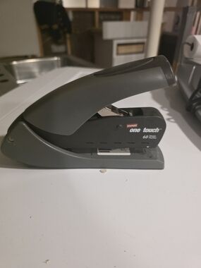 Staples one•touch Desktop Stapler in Dark Gray
